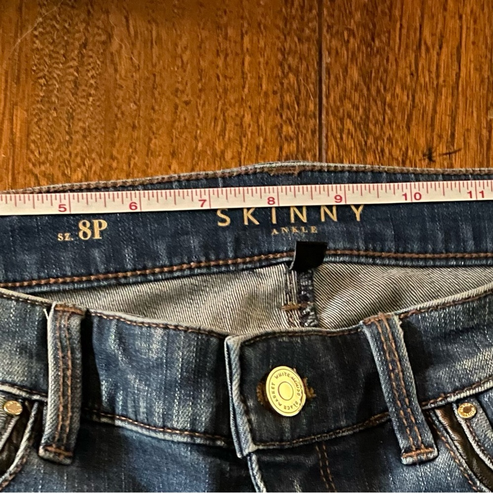 White House Black Market The Skinny jeans size 8P Medium Blue Zipped Ankles - Picture 11 of 13